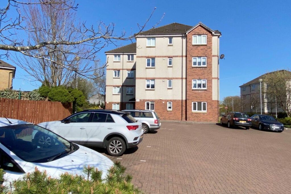 43d Ocean Field, Clydebank, G81 3QW McHugh Estate Agents