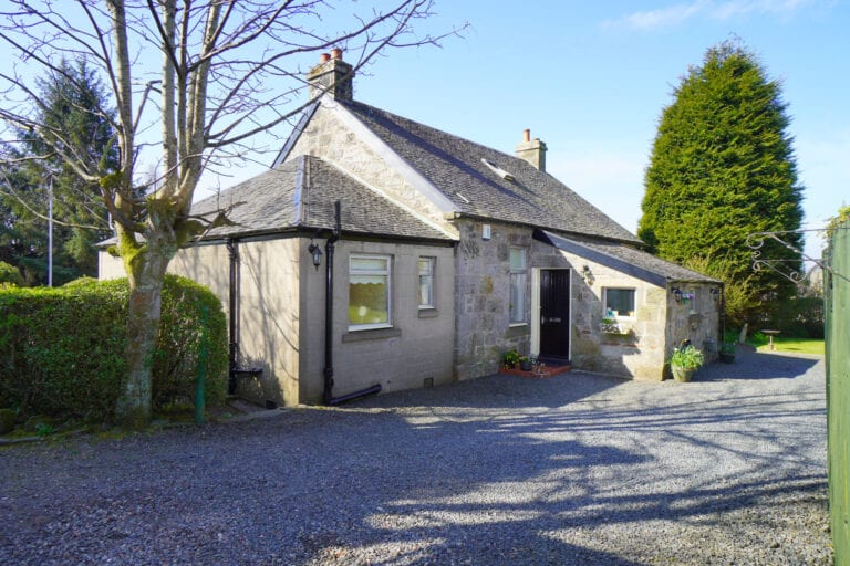 Arden Cottage Glasgow Road, Hardgate, G81 5QX McHugh Estate Agents