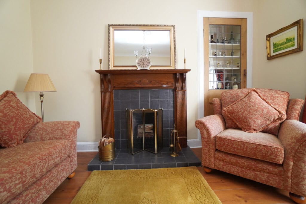 Arden Cottage Glasgow Road, Hardgate, G81 5QX McHugh Estate Agents