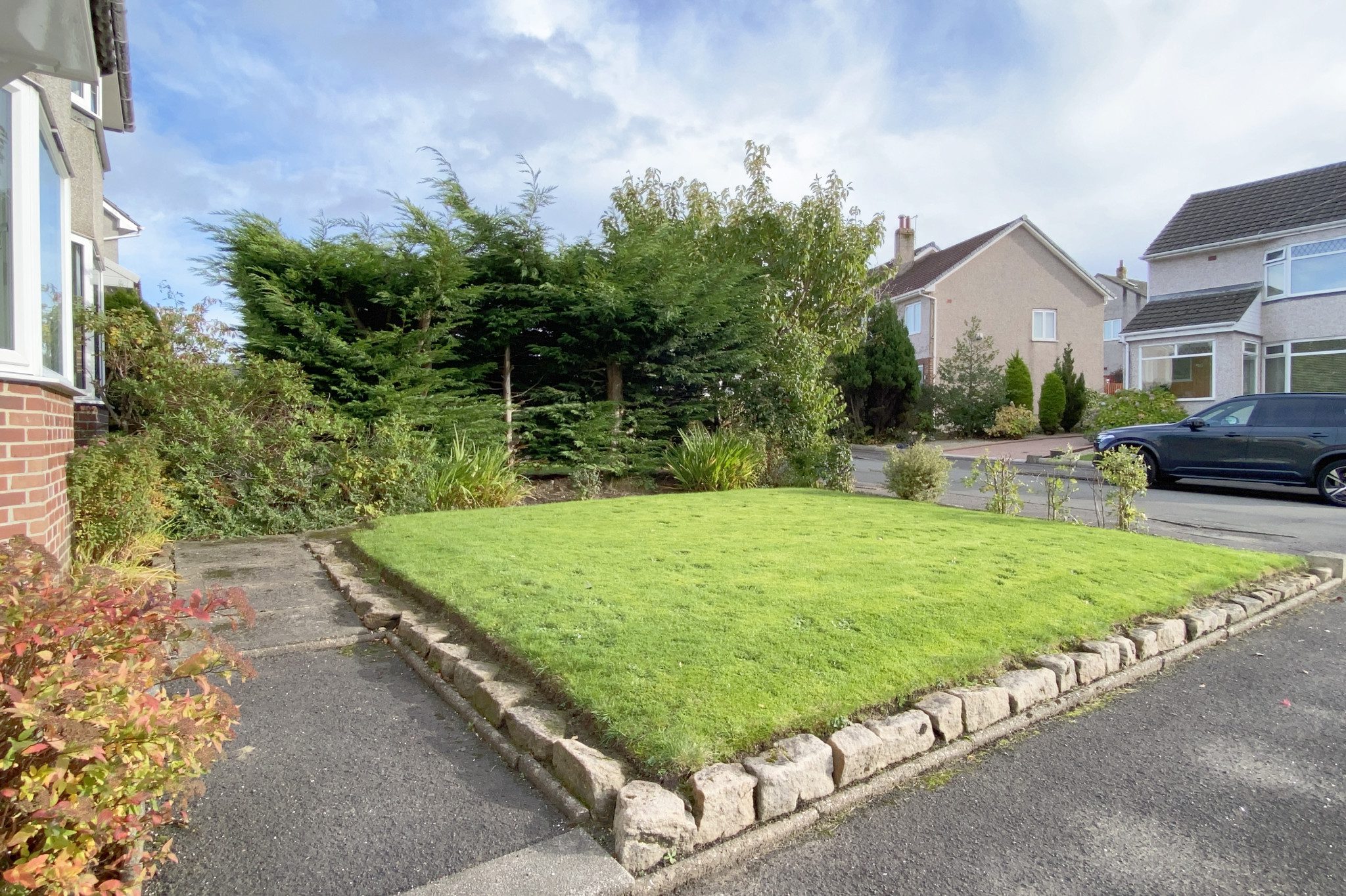 8 Barr Crescent Hardgate Clydebank G81 5NH McHugh Estate Agents