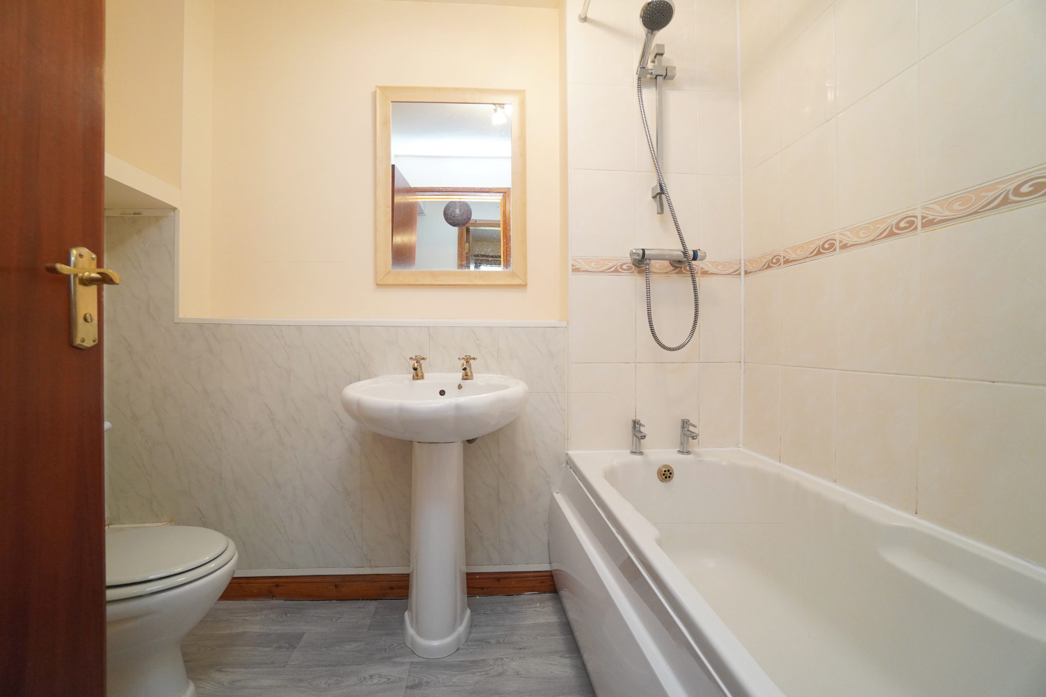 0/2, 27 Drumry Road, Clydebank McHugh Estate Agents