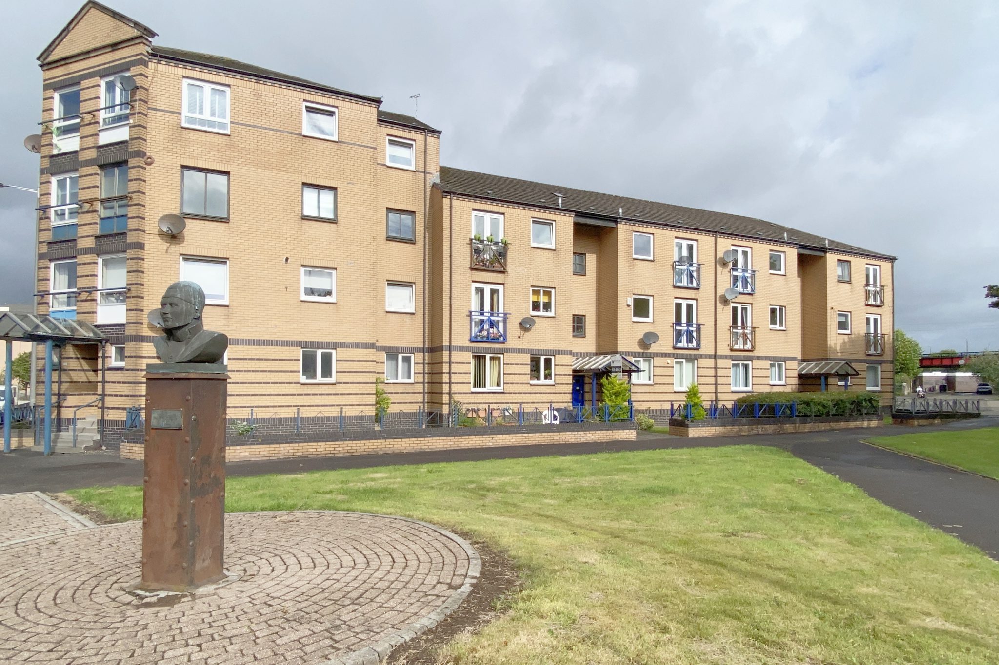 Flat 3 135 Glasgow Road, Clydebank G81 1QL McHugh Estate Agents