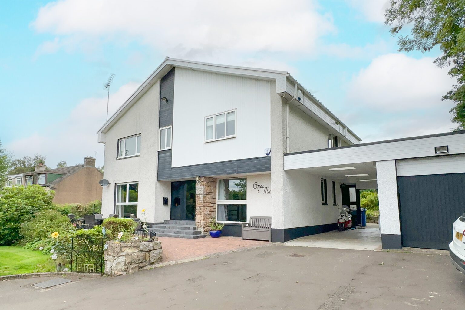 Casa Mia, Glasgow Road, Hardgate McHugh Estate Agents